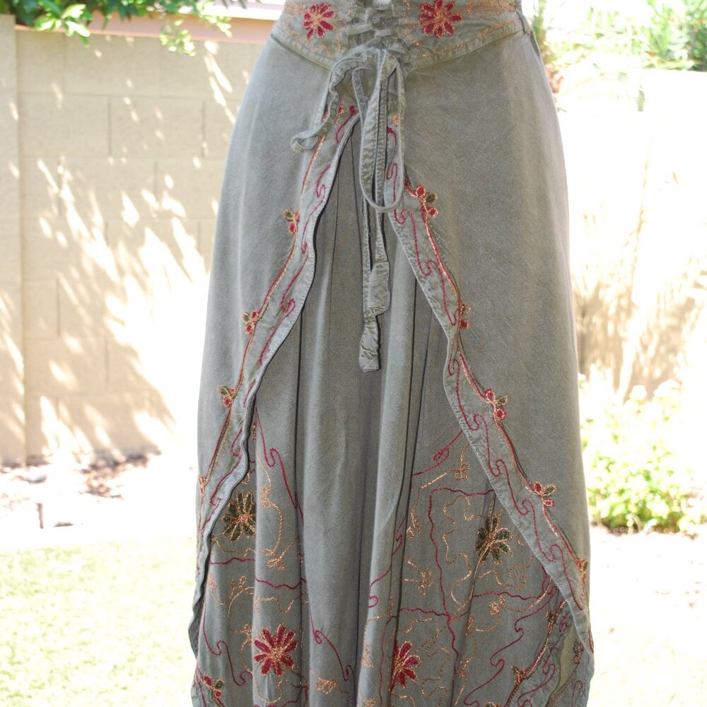 "Elevate your wardrobe with these OS Boho Wrap Pants! 🌿